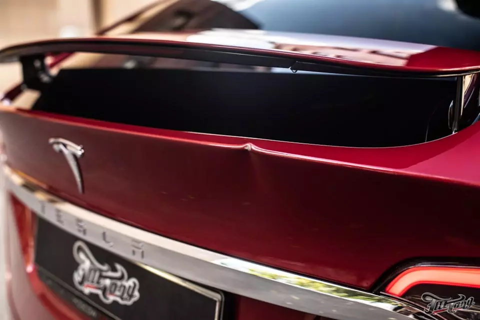 Tesla Model X. Ремонт и окрас крышки багажника и бампера